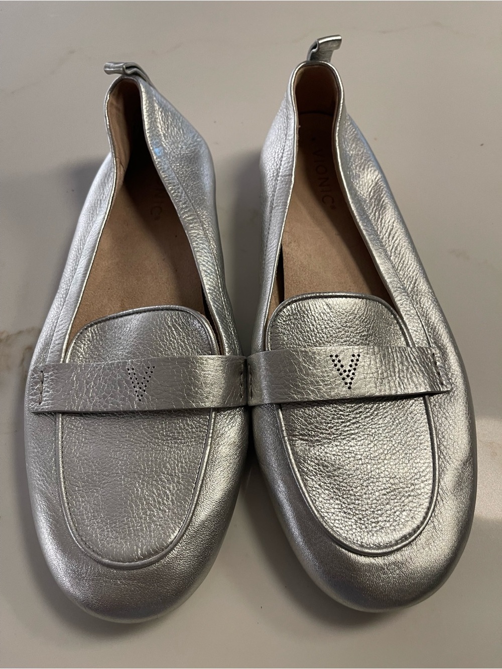 Women’s Vionic Silver Metallic Leather Loafers SZ 12M